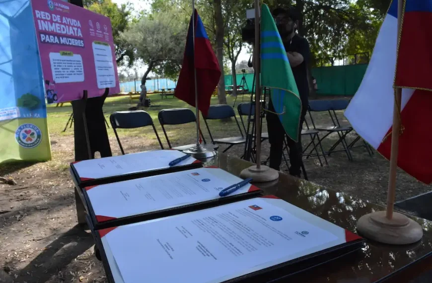 50 mujeres de la comuna de La Florida cuentan con dispositivo de emergencia gracias a convenio entre municipio y Fundación Honra